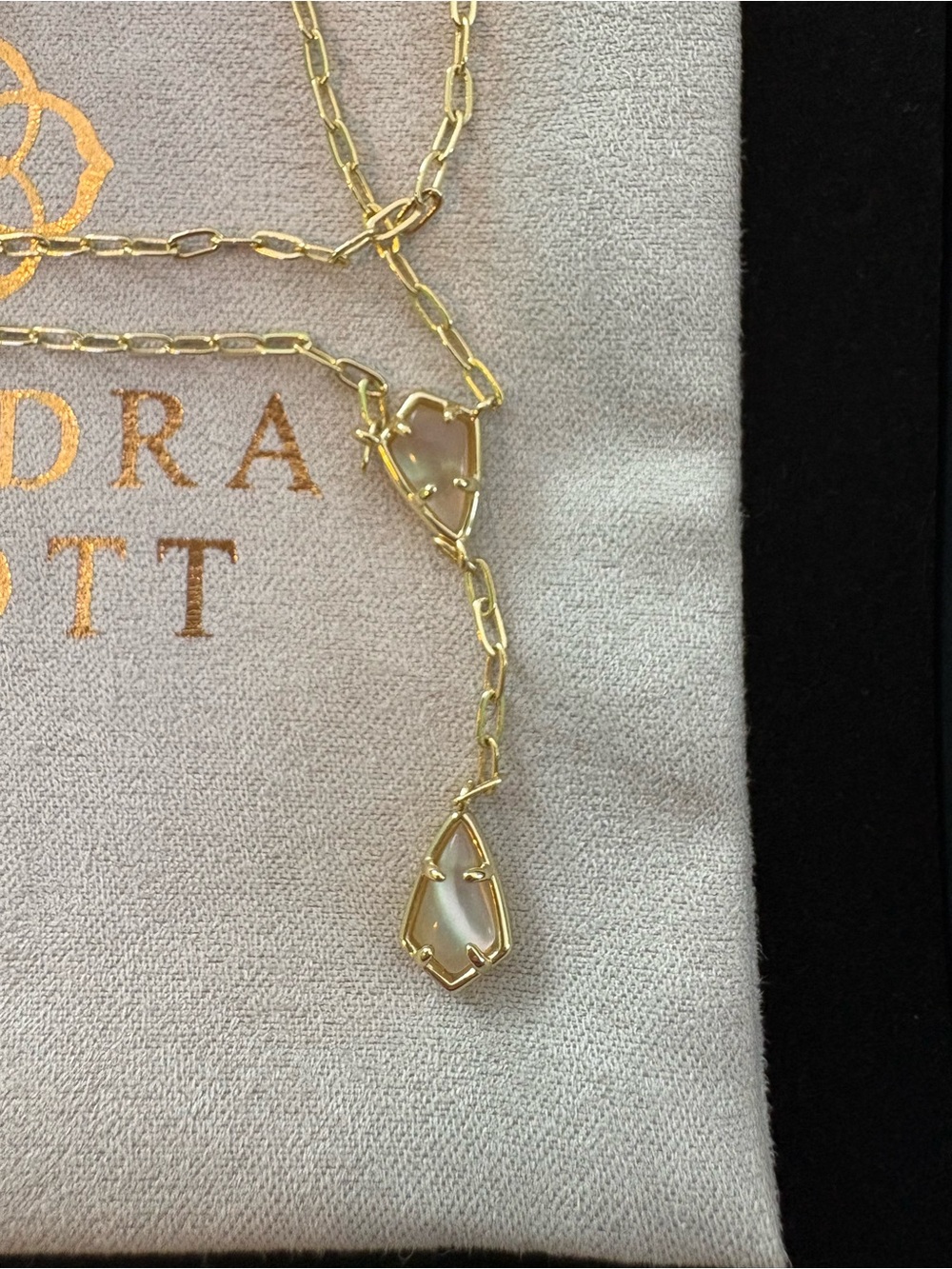 Kendra Scott Lariat Paperclip gold Necklace with pearl colored Stones